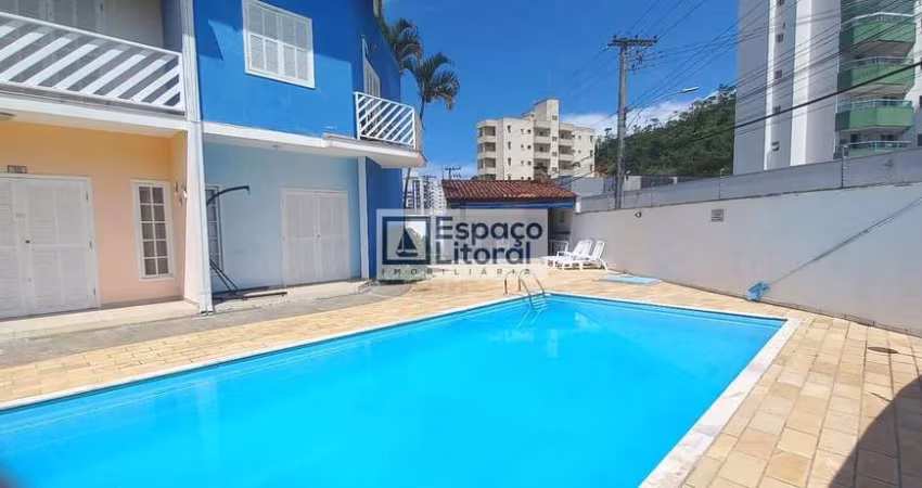 Sobrado em condominio com 2 suítes, 10m da Praia à venda, Prainha,Caraguatatuba, SP