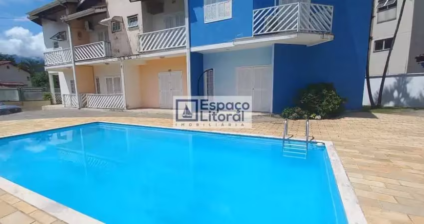 Sobrado em condominio com 2 suítes, 10m da praia à venda, prainha,caraguatatuba, sp