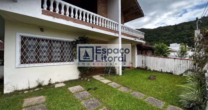 Belíssimo sobrado à venda a apenas 100 metros da praia da tabatinga, caraguatatuba, sp