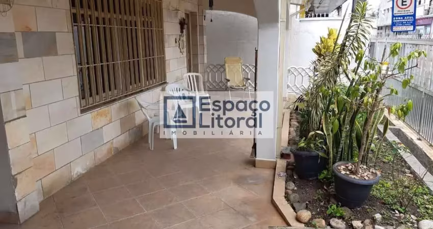 Sobrado à venda, centro comercial de caraguatatuba com edícula individual, 04 dormitórios, sendo 03