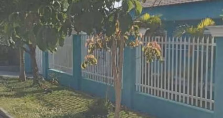 Excelente residência em região central de Fazenda Rio Grande com mais 1 kitinete 04 dormitórios(sendo 1 suite)