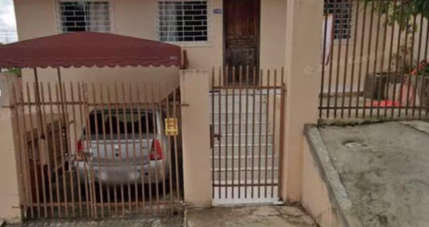 ÓTIMA CASA EM LOCALIZAÇÃO PRIVILEGIADA NO BAIRRO IGUAÇÚ EM ARAUCÁRIA. 02 QUARTOS  SALA PARA DOIS AMBIENTES COZINHA BANHEIRO ÁREA DE SERVIÇO. GARAGEM COBERTA PARA 2 CARROS