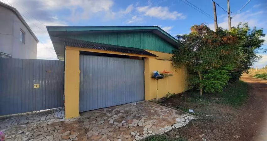 CASA PARA LOCAÇÃO DE FRENTE PARA A RUA. 02 QUARTOS ESPAÇOSOS, SALA AMPLA,  COPA/ COZINHA BANHEIRO SOCIAL ÁREA DE SERVIÇO GARAGEM FECHADA R$ 1.300,00