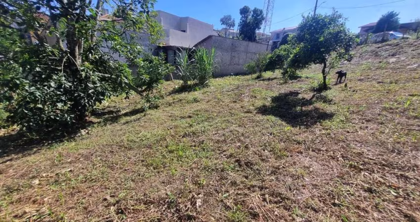 ÓTIMO TERRENO MEDINDO 852,00M² NO CENTRO DE ARAUCÁRIA IDEAL PARA CONSTRUÇÃO DE APARTAMENTOS, PRÓXIMO A HAVAN, APENAS R$ 790.000,00