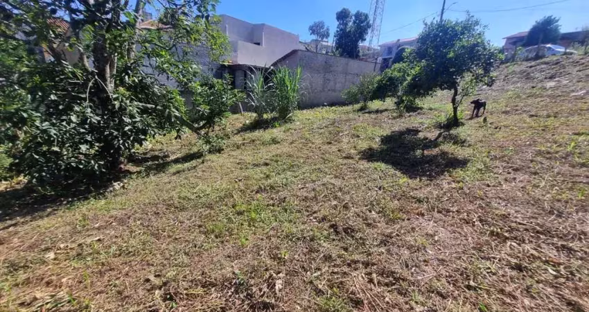 Ótimo terreno medindo 852,00m² no centro de araucária ideal para construção de apartamentos, próximo a havan, apenas r$ 790.000,00