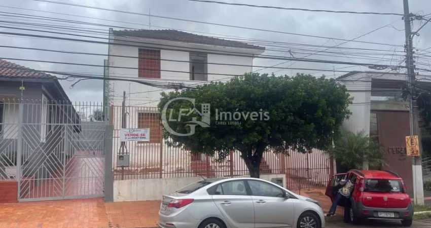 Casa espaçosa e luxuosa no Centro de Campo Grande-MS: 6 quartos, 4 salas, 2 banheiros, 12 vagas de garagem!