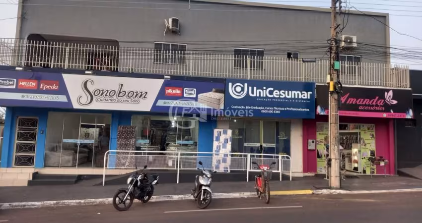 Imperdível oportunidade: Casa comercial de alto padrão à venda em Coxim-MS, no Centro! 3 quartos, 1 suíte, 1 sala, 5 banheiros, 1 vaga de garagem, 180m² de área.