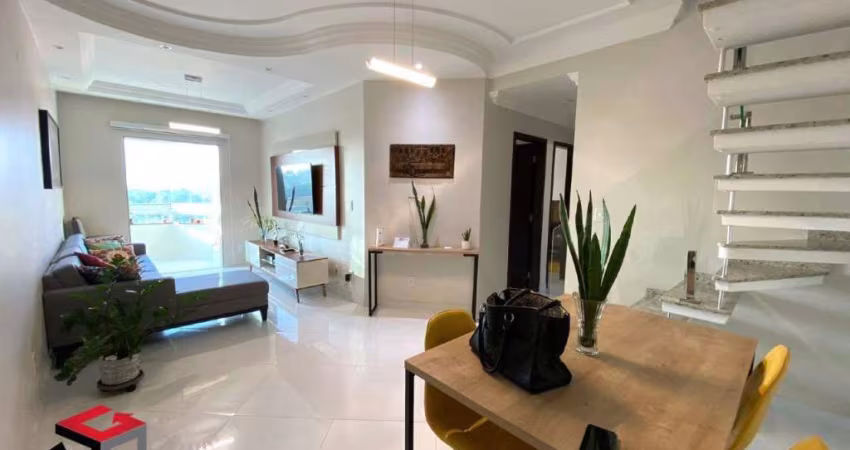 LInda cobertura totalmente reformada com uma excelente área gourmet e vista panorâmica!