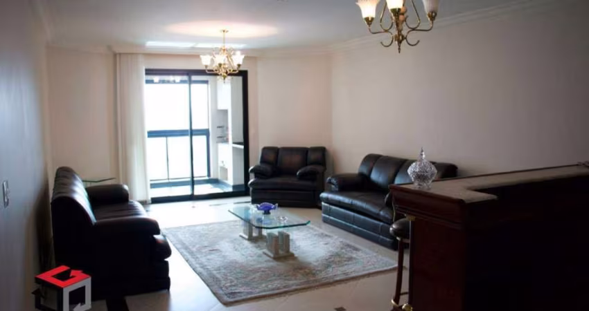 Apartamento 215 m² Com Elevadores localizado no bairro Jardim em Santo André - SP.