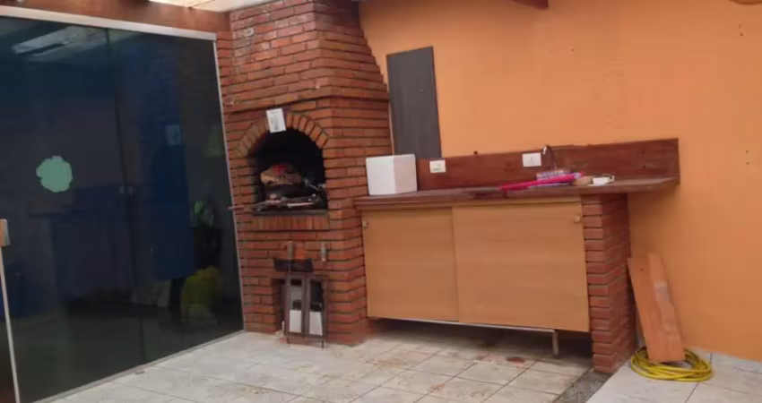 Duas residências - sendo cada imóvel - 2 quartos, sala , cozinha, 2 banheiro, 2 vagas