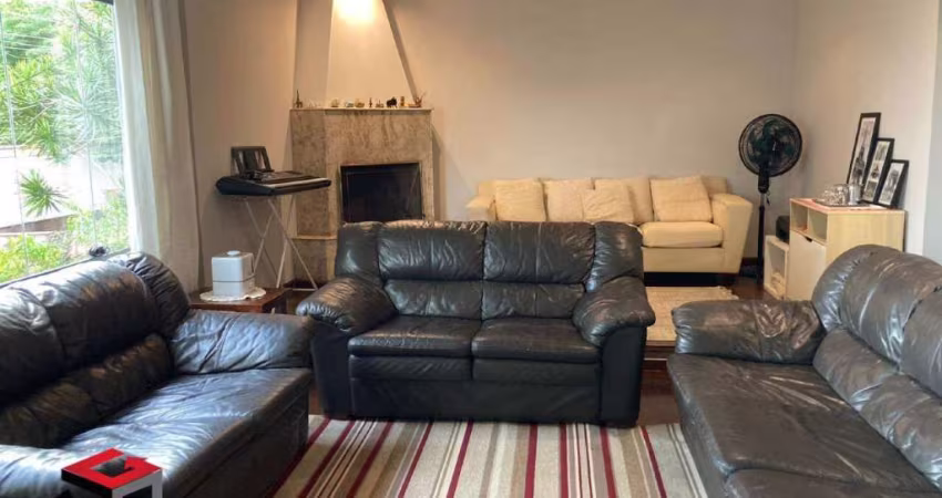 Casa Assobradada 3 suítes/ 5 vagas