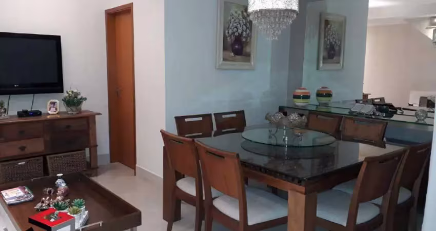Cobertura 176 metros com 3 dormitórios sendo 1 suíte, 2 vagas de garagem.