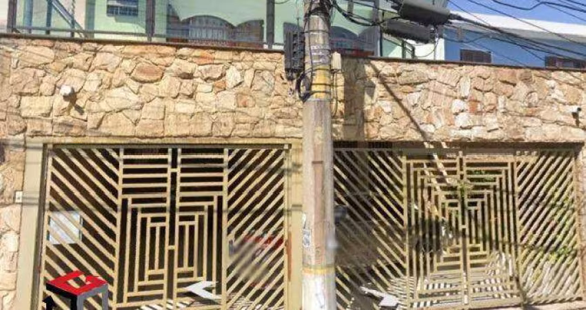 Sobrado com cômodos grandes e espaçosos, terreno 210 m², construção 241 m², imóvel localizado no Bairro Francisco Matarazzo em Santo André/SP.