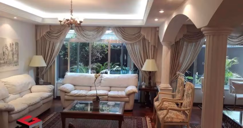 Casa com 480m², localizado no bairro Brooklin Paulista em São Paulo - SP