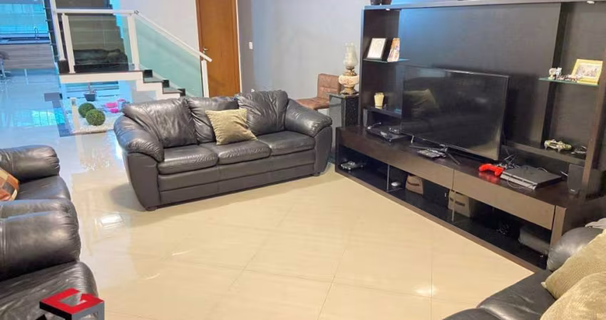 Sobrado à venda 3 quartos 3 suítes 5 vagas Pinheirinho - Santo André - SP