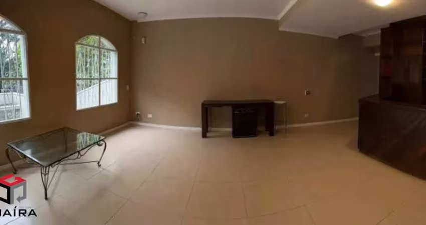 Casa em Vila Guarani com 216m²