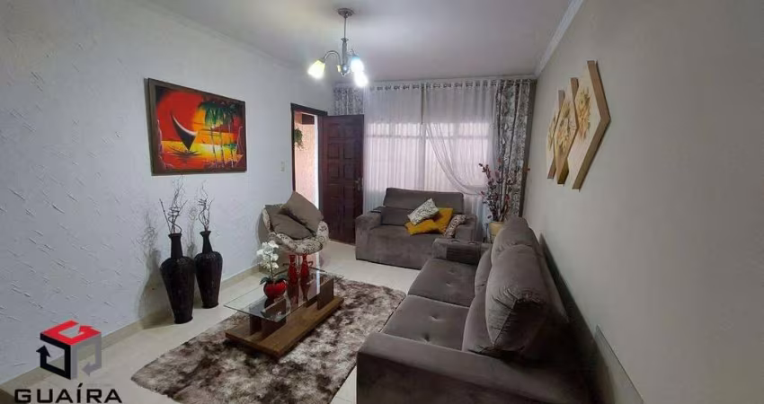 Sobrado com 3 Quartos, com Área Gourmet e Quintal - Parque São Vicente - Mauá.