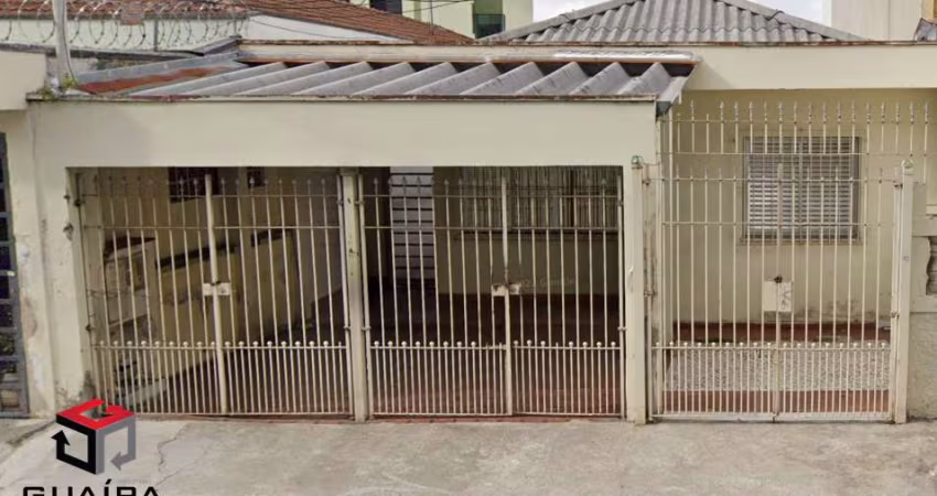 Casa térrea com 256m² localizado no Bairro Rudge Ramos em São Bernardo do Campo/SP.