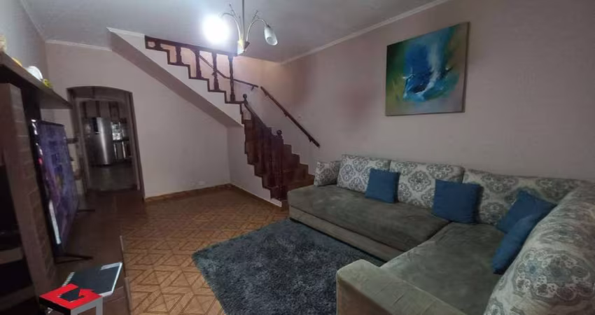 Sobrado amplo com 200m² localizado na Vila Pires em Santo André/SP.