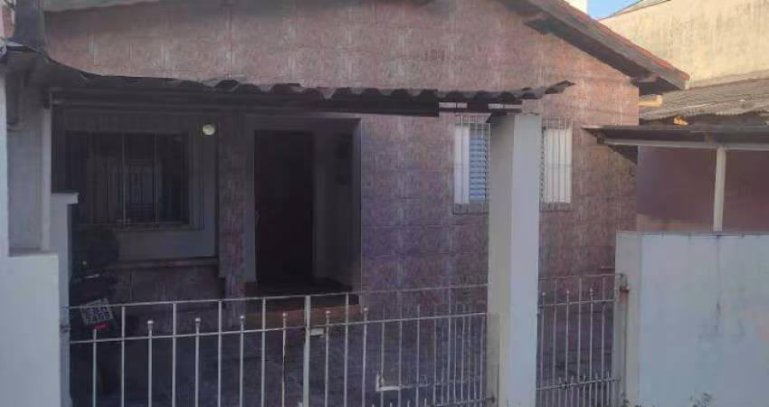 Casa térrea com estrutura ideal para família e negócios! Contém 2 frentes.