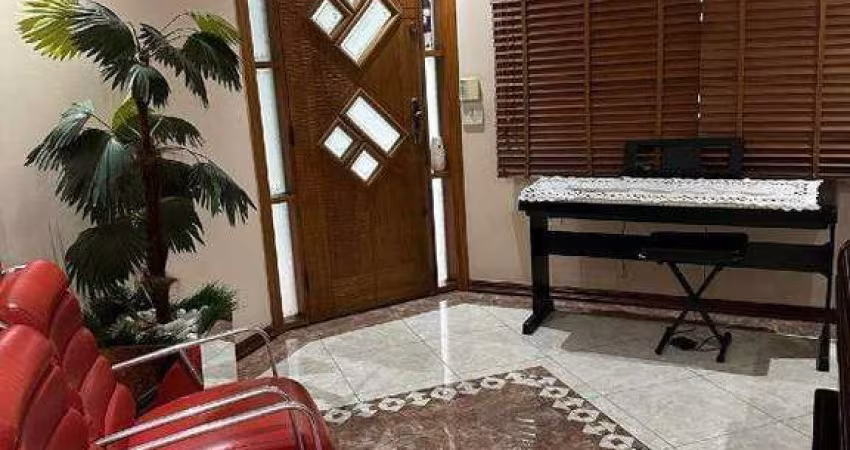 Sobrado amplo com 195m² localizado no Bairro Camilópolis em Santo André/SP.