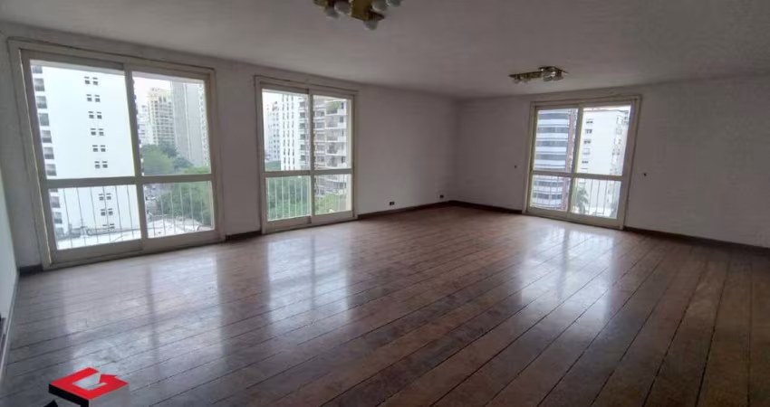 Apartamento 3 Dormitórios em Jardim Paulista com 242m²
