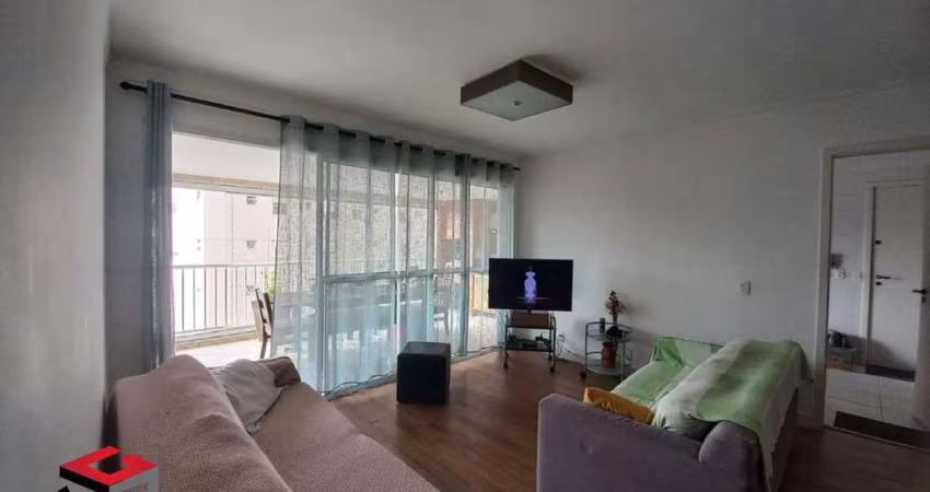 Apartamento Vila Gumercindo, 137 m² com varanda gourmet, 4 dormitórios, 2 suítes, sala ampla, cozinha, despensa e lavanderia. São 2 vagas cobertas.