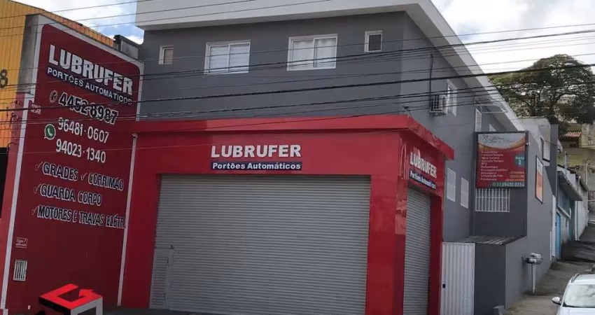 Prédio comercial com 1 salão trifásico de 200m mais 5 salas. alugados! pra investidor é ótimo.