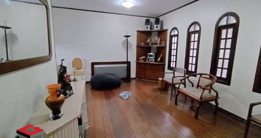Ótima casa á venda com 3 quartos no Planalto Paulista.