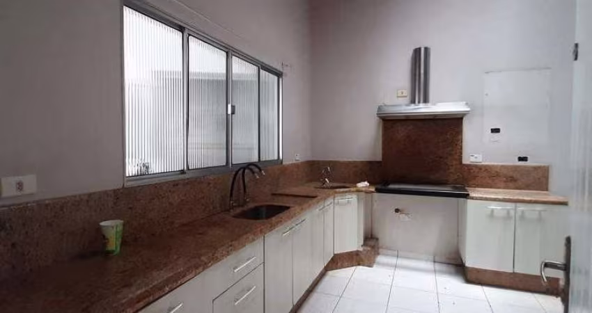 Casa Térrea em Excelente Localização.