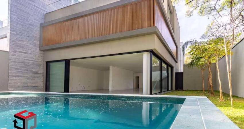 Casa de altíssimo padrão em condomínio fechado no Brooklin Velho.