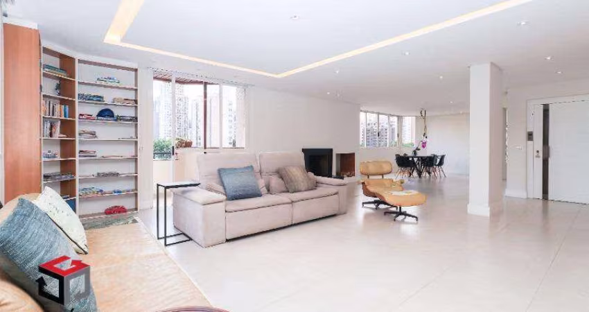 Apartamento em Pinheiros com 204m²