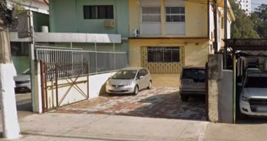 Sobrado com 280m² localizado no Bairro de Santo Amaro em São Paulo - SP.