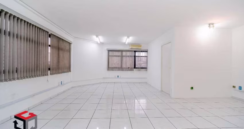 Ótima sala comercial á venda no Bosque da Saúde com 1vaga de garagem.