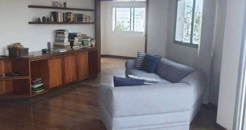 Apartamento em Moema com 210m²