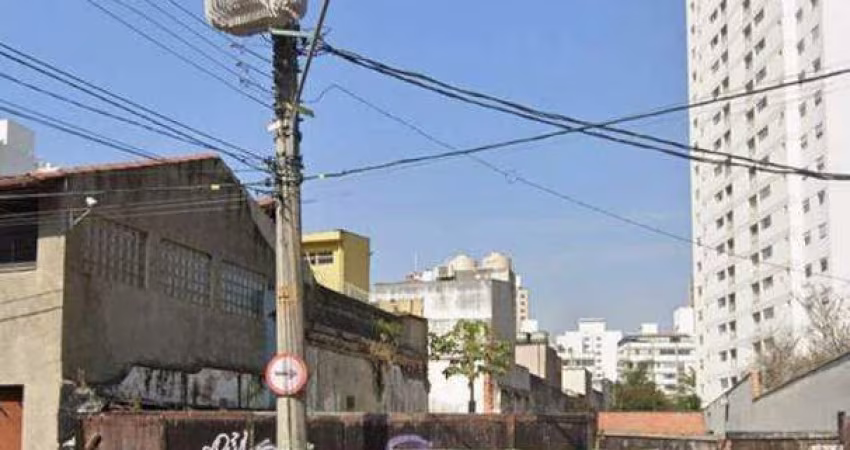 Terreno na Vila Mariana com duas saidas, 700 metros, 10 metros de frente.