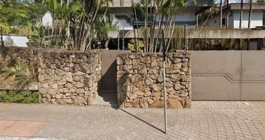 Casa com 947 m² localizada no Jardim das Bandeiras - São Paulo - SP.