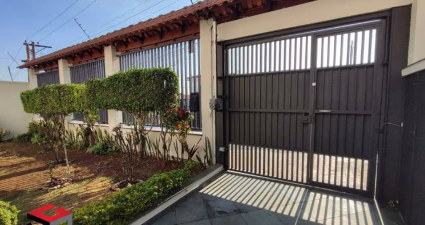 Sobrado amplo com 216 m² localizado no Bairro Planalto Paulista em São Paulo/SP.