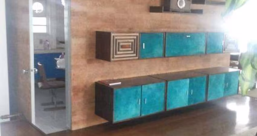 Duplex 5 Dorm. 3 vagas com saída privativa separada de outros condôminos. Banheiros em mármore.