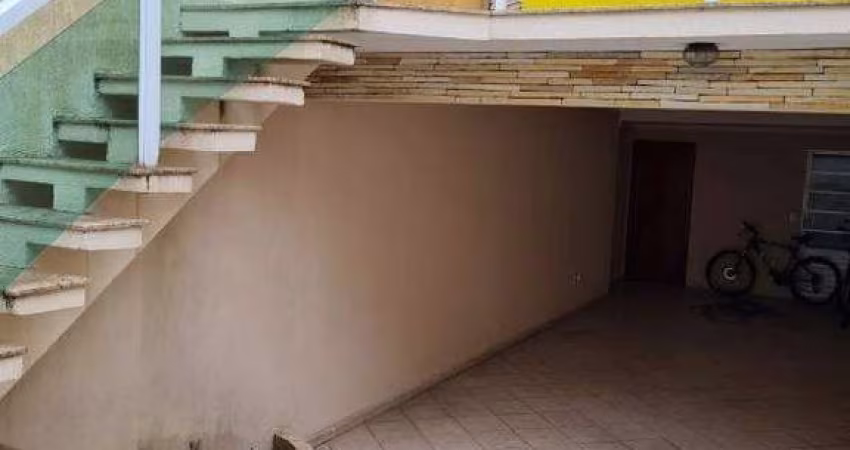 Sobrado á venda com 3 pavimentos, 3 quartos com 3 suítes, 6 banheiros, 3 vagas, Área Gourmet com lavabo, churrasqueira, Cozinha planejada.