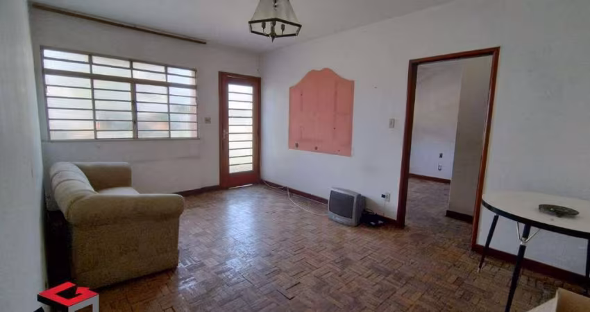 Casa á venda com 3 quartos (sendo 1 suíte) no Planalto Paulista.