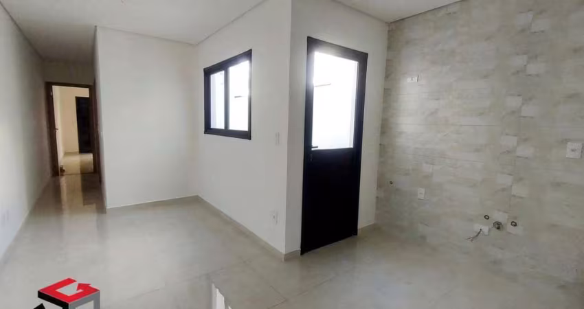 Apartamento tipo, novo com elevador, suíte e sacada