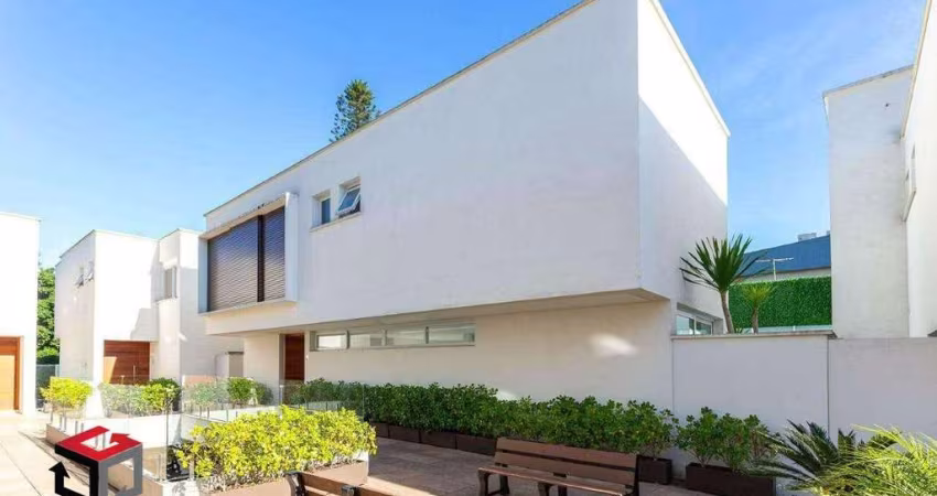 CONDOMÍNIO FECHADO COM 4 SUÍTES - 6 VAGAS - 365M²