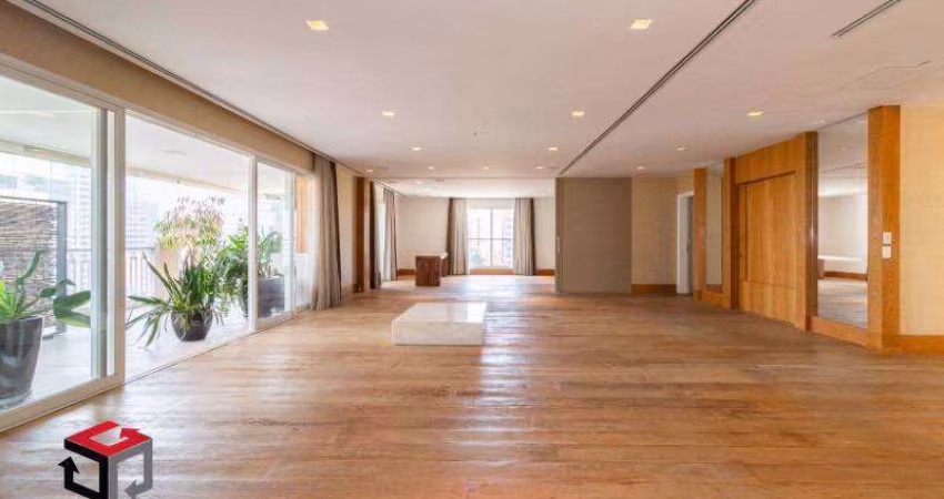 Apartamento Alto Padrão em Itaim Bibi com 390m²