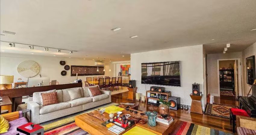 Maravilhoso e espaçoso apartamento reformado á venda com 226m² no jardim europa.