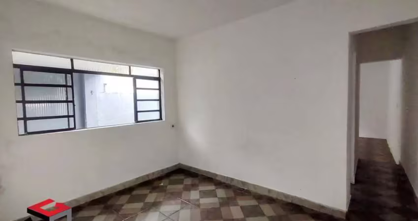 Casa térrea na vila pires, do lado do clube atlético aramaçan.