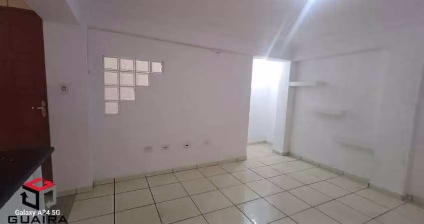 Casa com 1 quarto para alugar na Rua Bacuriti, 74, Parque Jaçatuba, Santo André