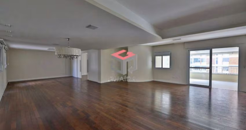 Apartamento com 406 ² localizado no Bairro Chácara Inglesa em São Bernardo do Campo - SP.