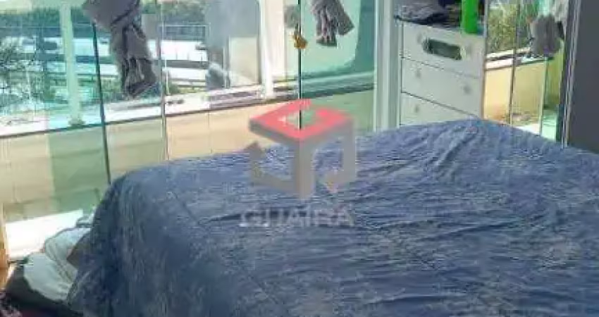 Lindo sobrado ensolarado, reformado, com armários e quintal amplo!