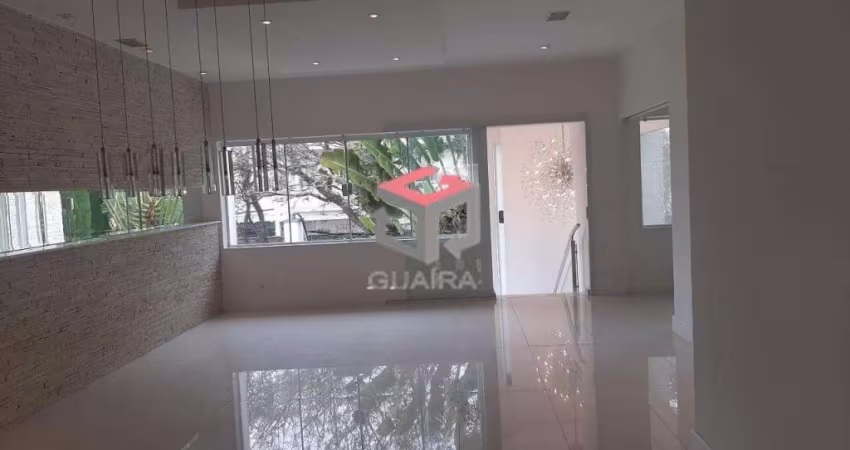 Sobrado com 1.132m², localizado no bairro Chácara Inglesa em São Bernardo do Campo - SP